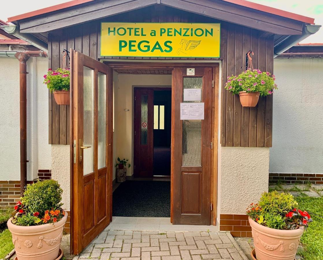 Hotel A Penzion Pegas Vlachovice ภายนอก รูปภาพ