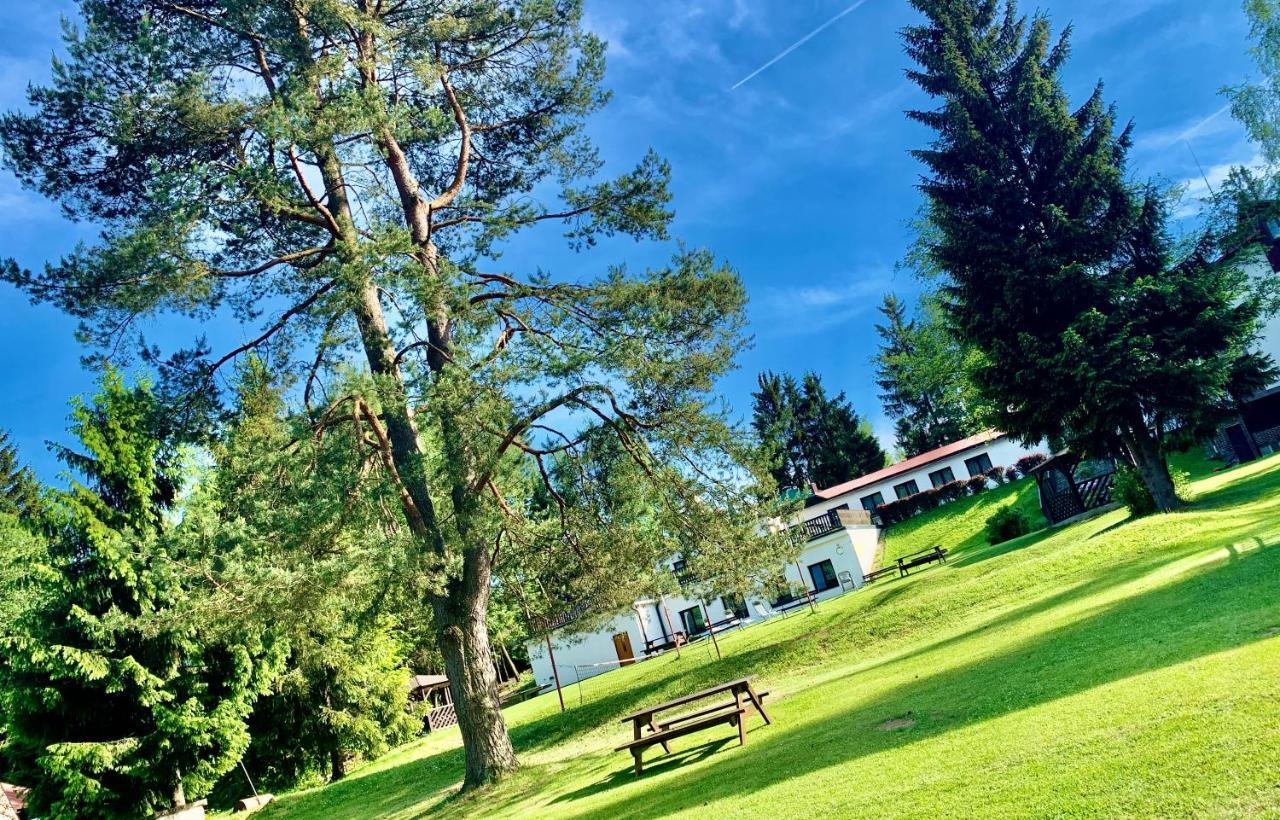 Hotel A Penzion Pegas Vlachovice ภายนอก รูปภาพ