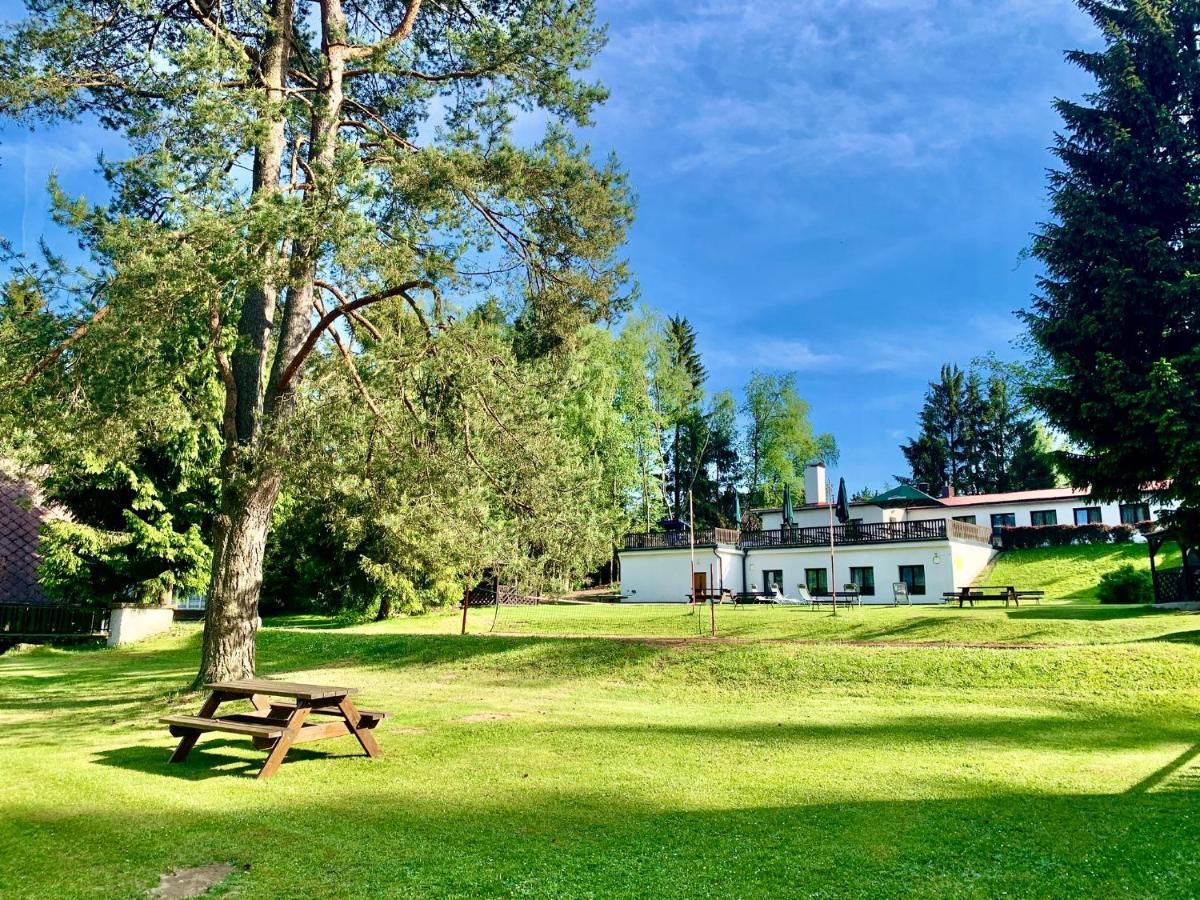 Hotel A Penzion Pegas Vlachovice ภายนอก รูปภาพ