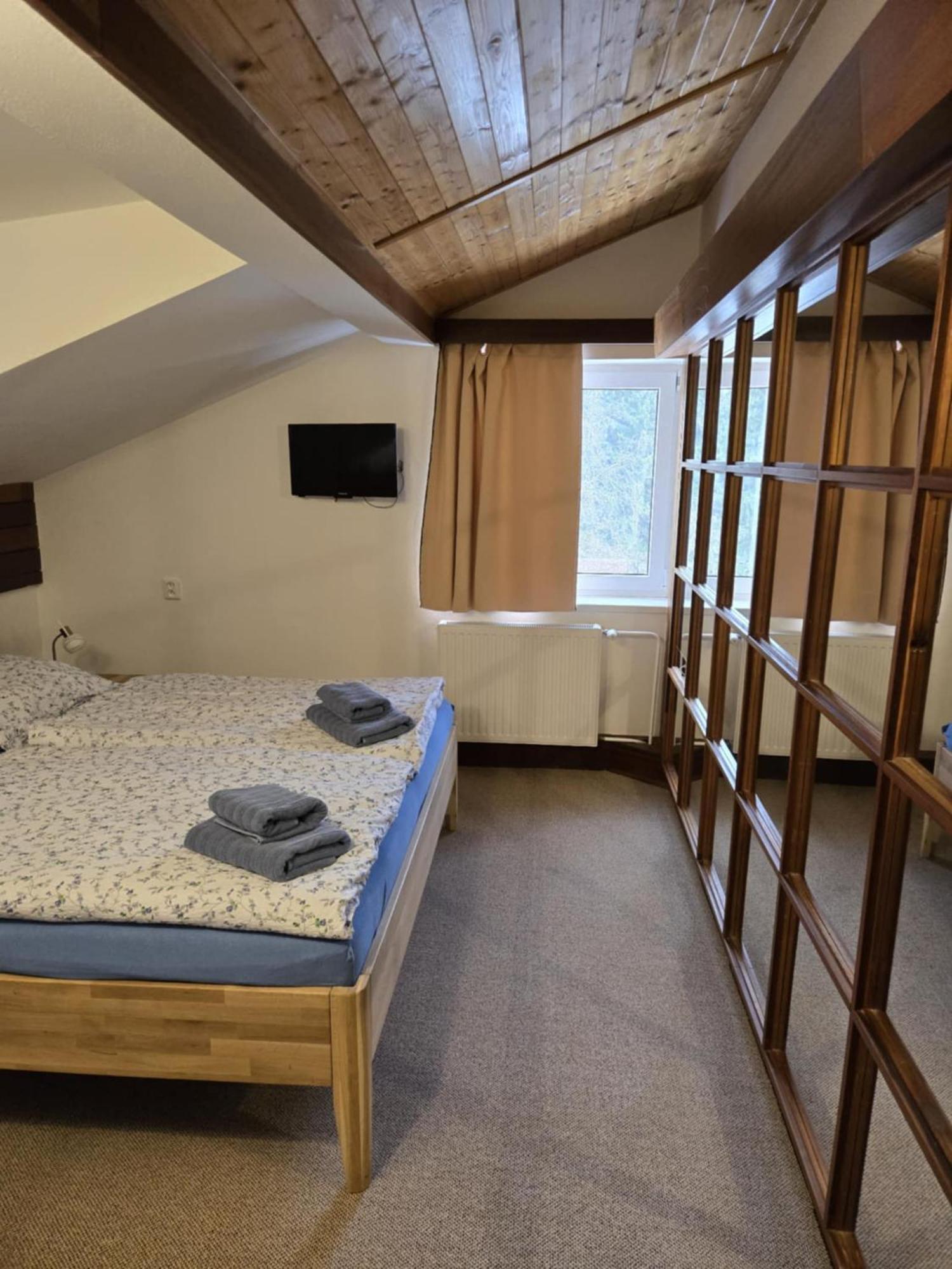Hotel A Penzion Pegas Vlachovice ภายนอก รูปภาพ